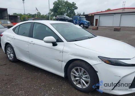 2025 Toyota Camry Le z USA, uszkodzony, nr VIN 4T1DAACK7SU116000